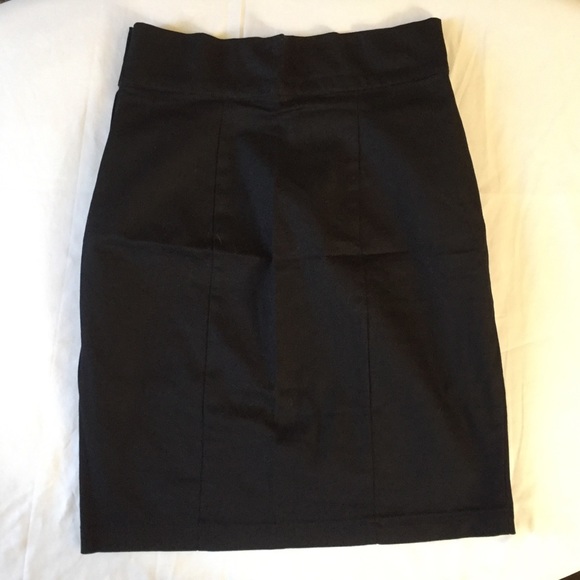 Mandie Bee Heartbreaker Black Skirt - Picture 3 of 5